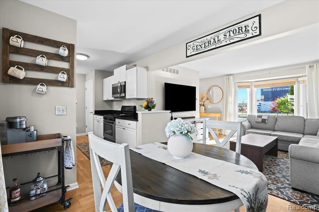 property viewer photo 7