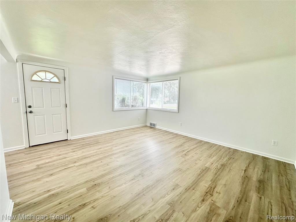 property viewer photo 7