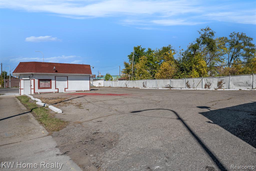 main property photo 11