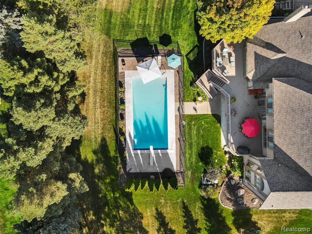 main property photo 18