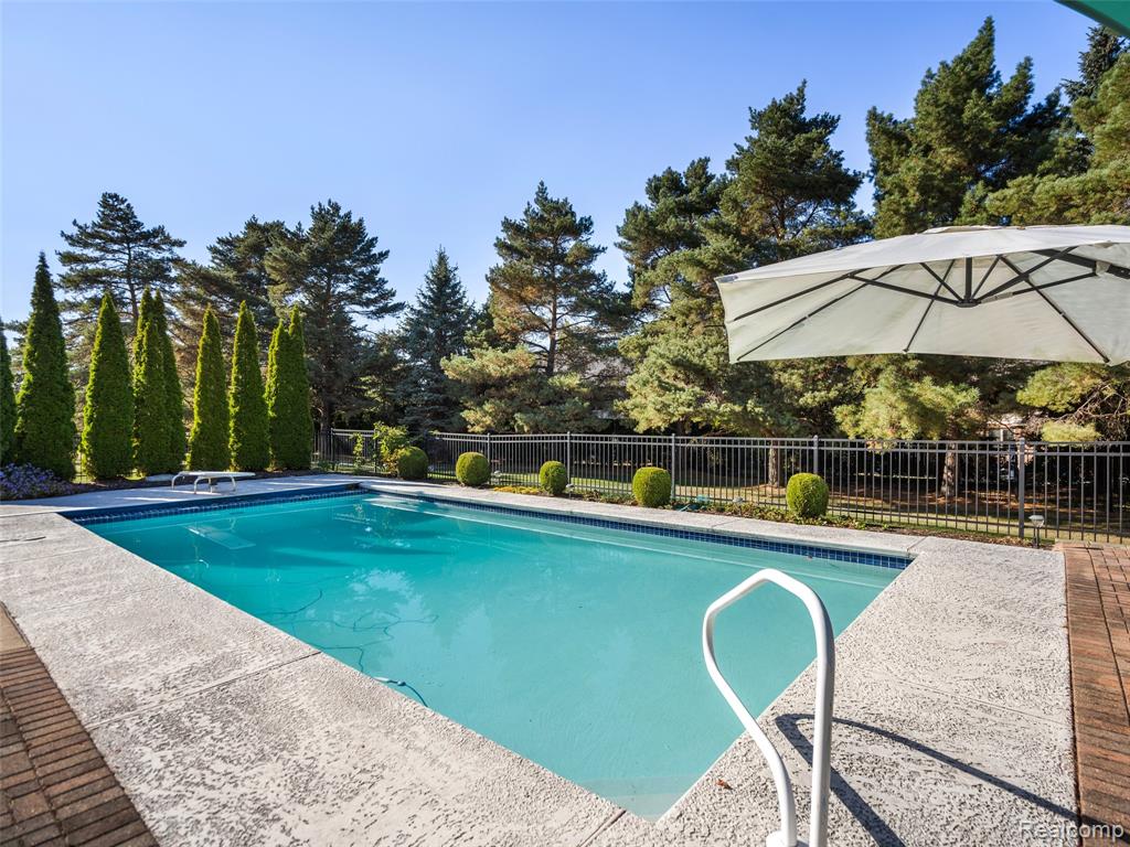main property photo 20