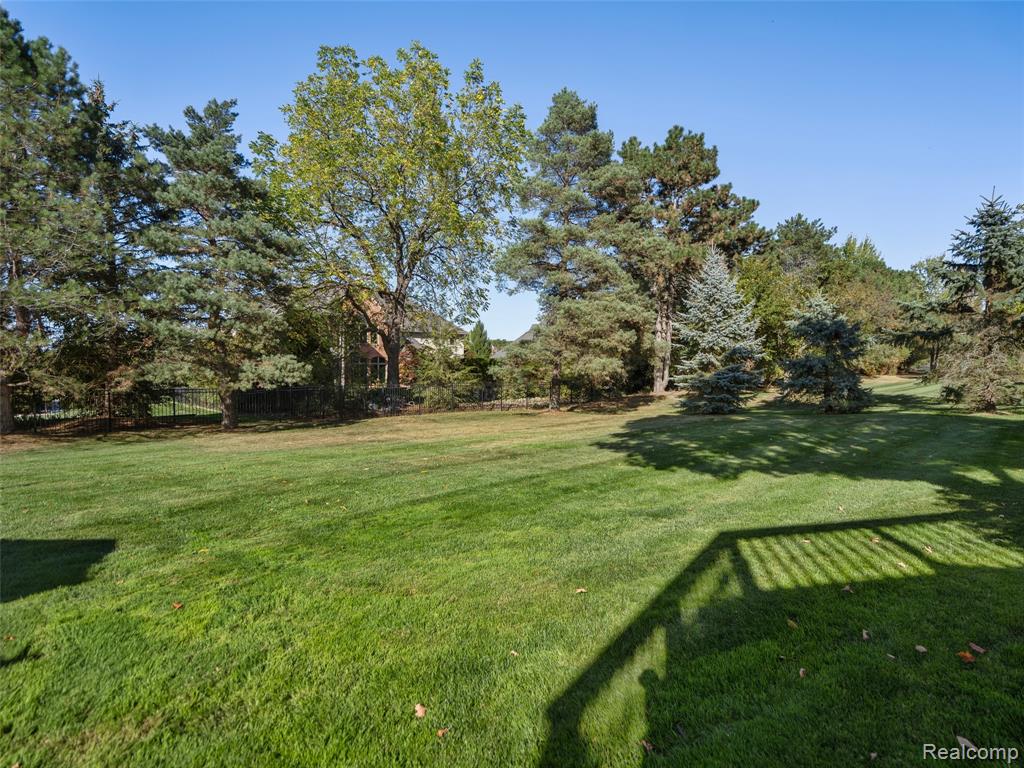 main property photo 24