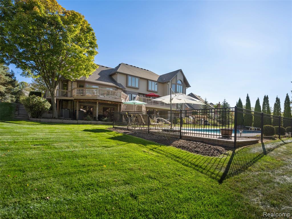 main property photo 25