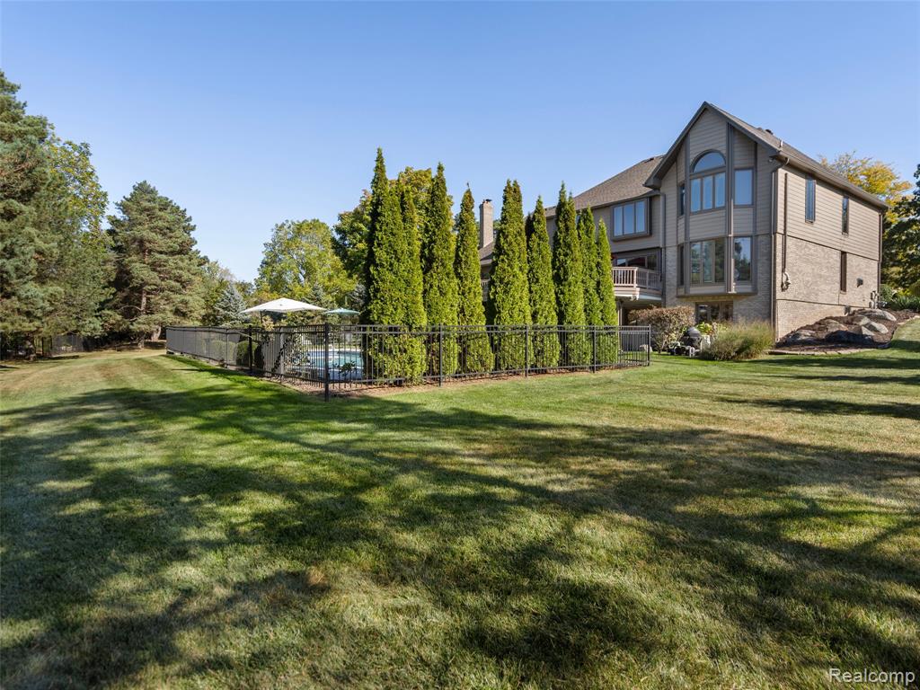 main property photo 27