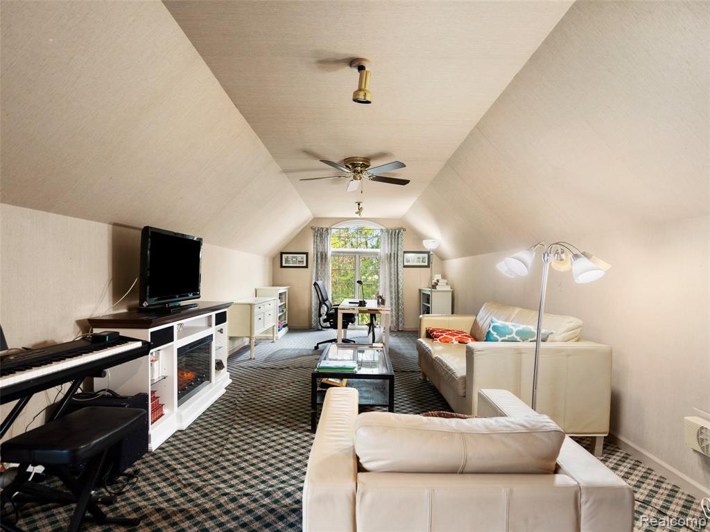 main property photo 88
