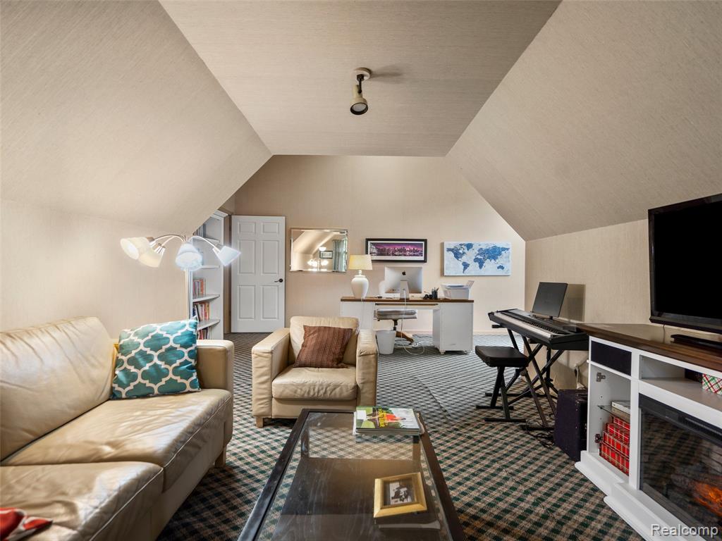 main property photo 89