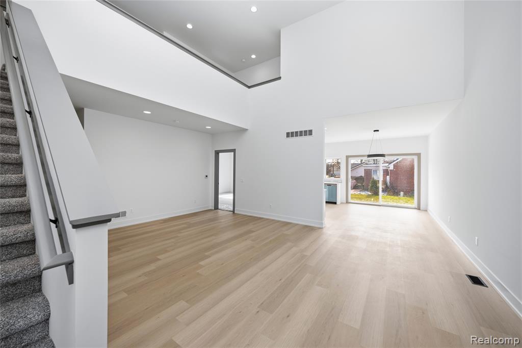 property viewer photo 5