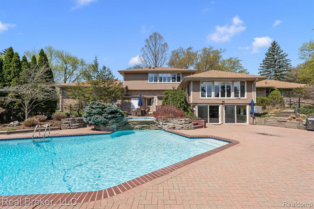 main property photo 36