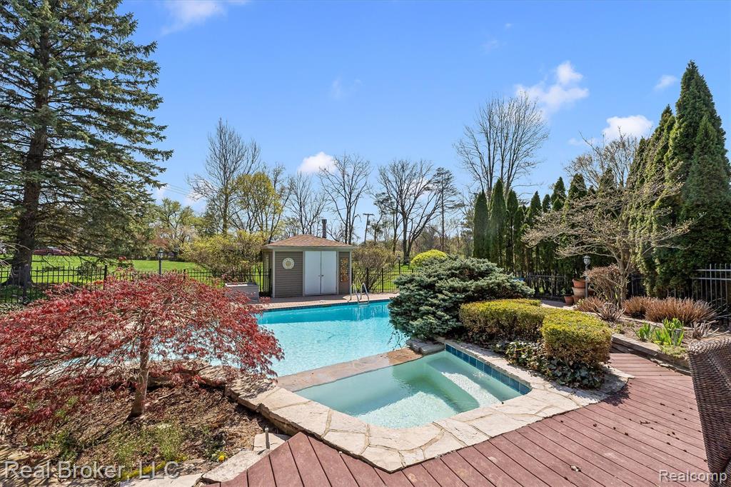 main property photo 38