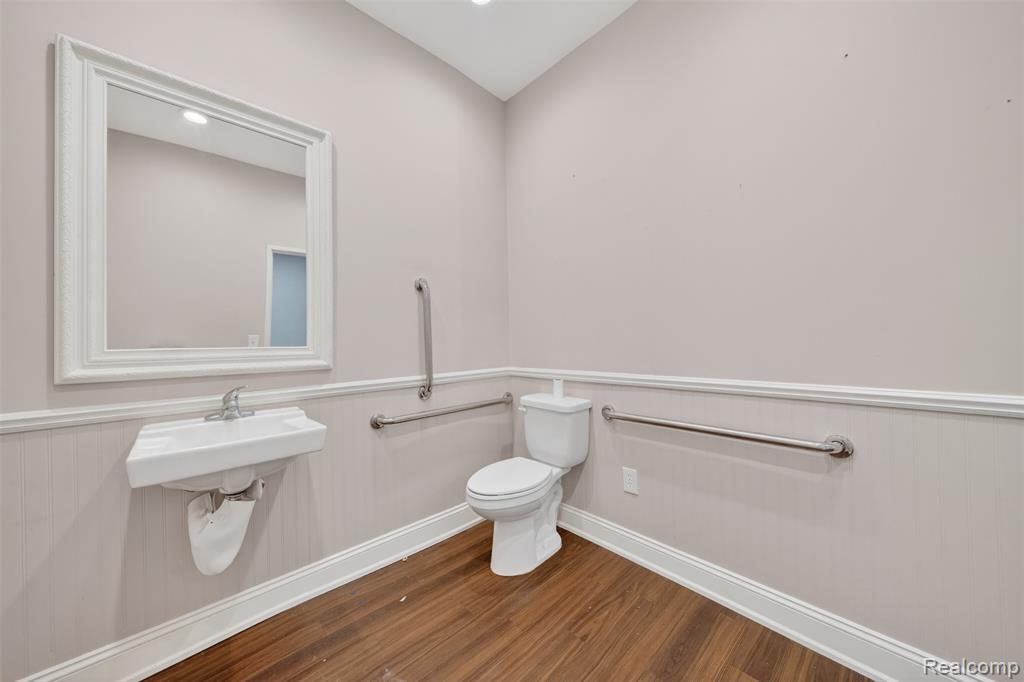 main property photo 11