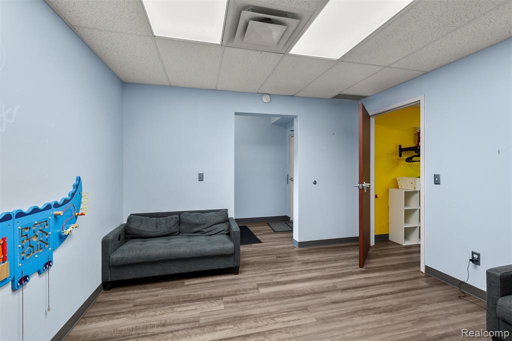 main property photo 16