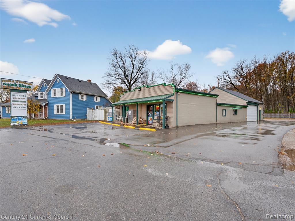 main property photo 28