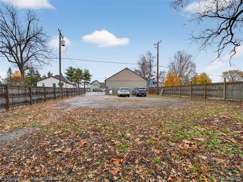 main property photo 41