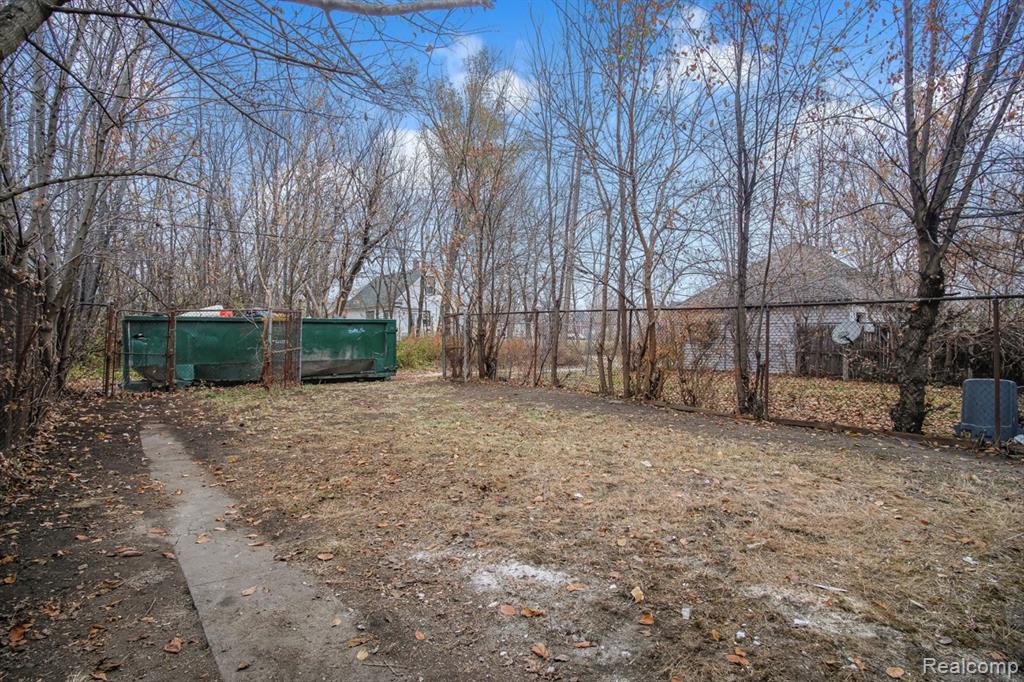 main property photo 28