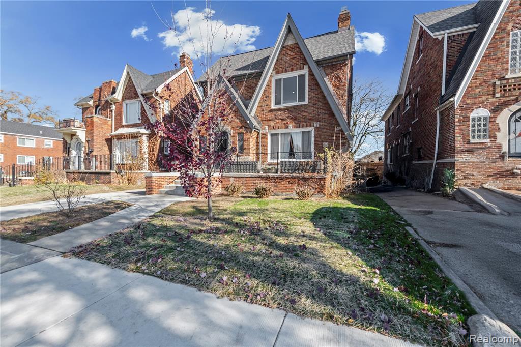 main property photo 46