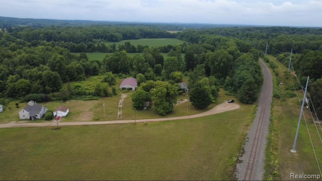 main property photo 28