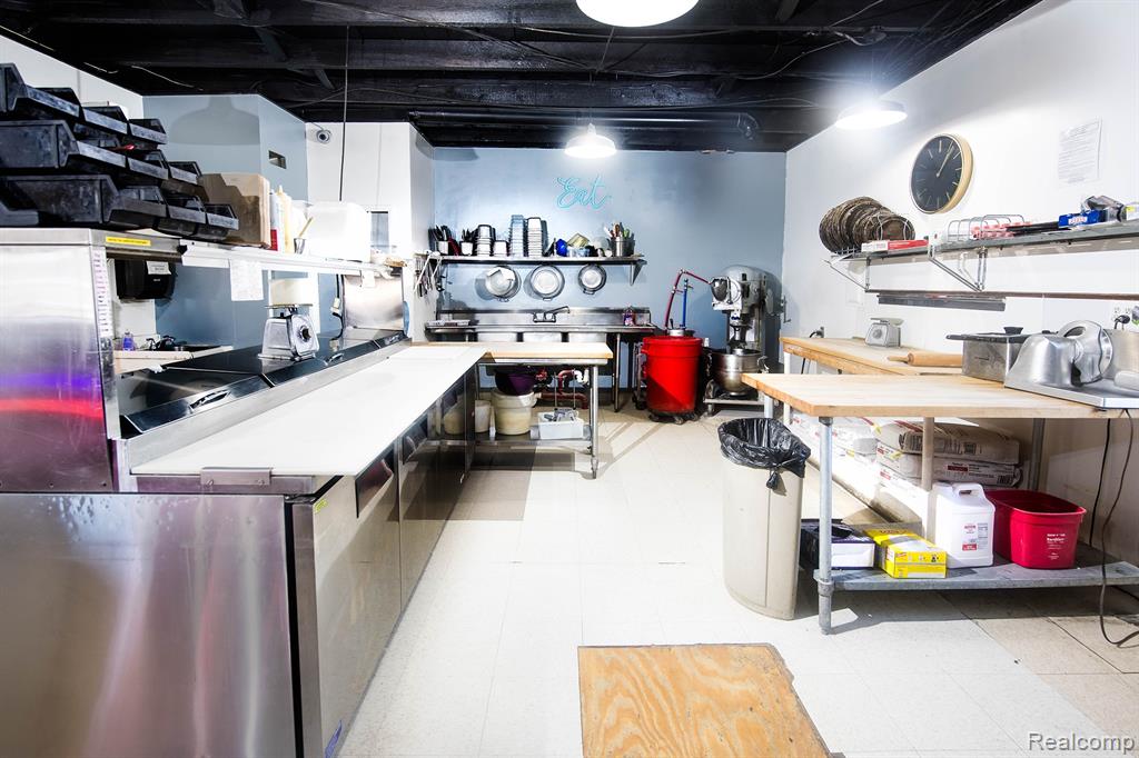 main property photo 16