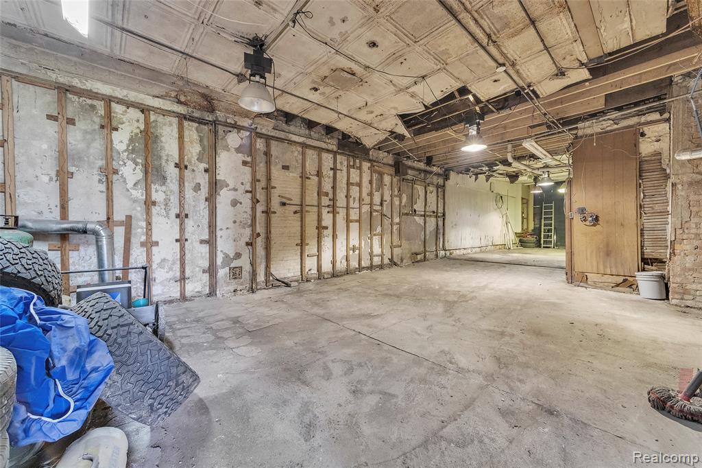 main property photo 16
