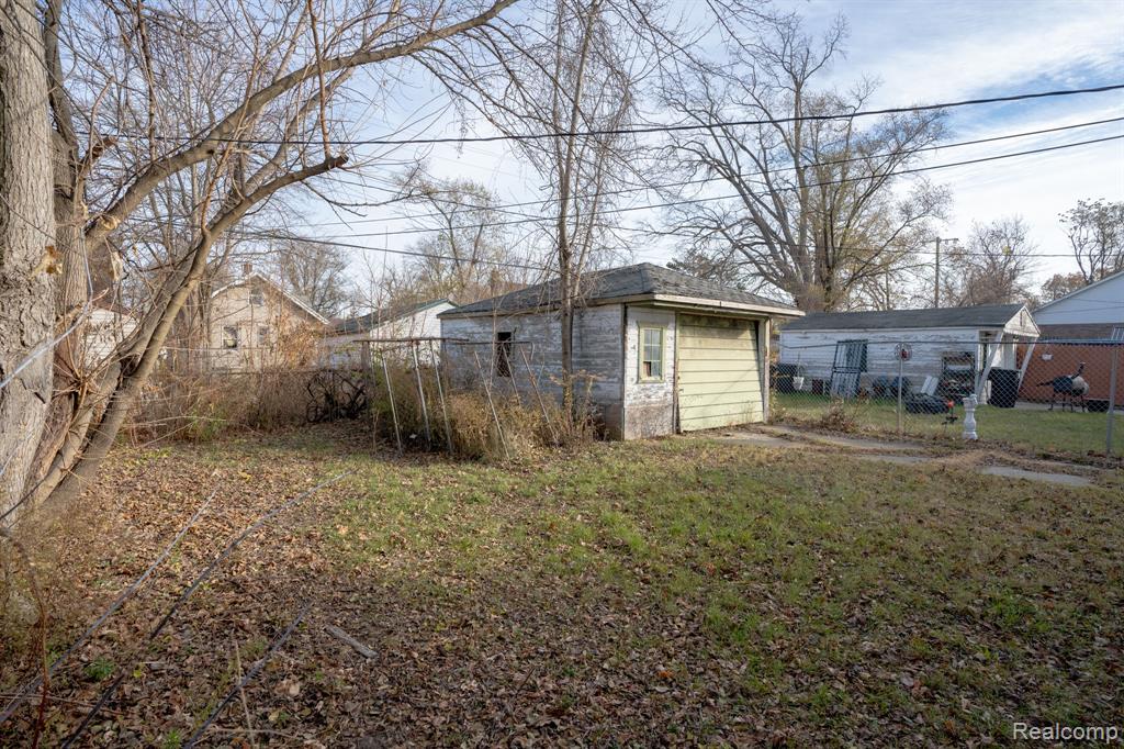 main property photo 17