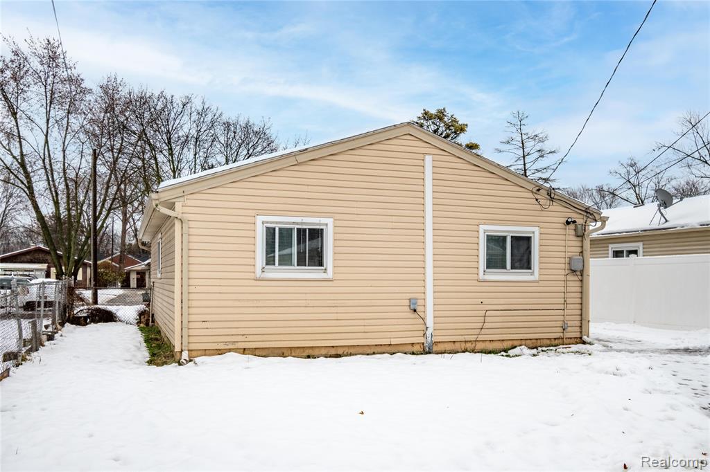 main property photo 23