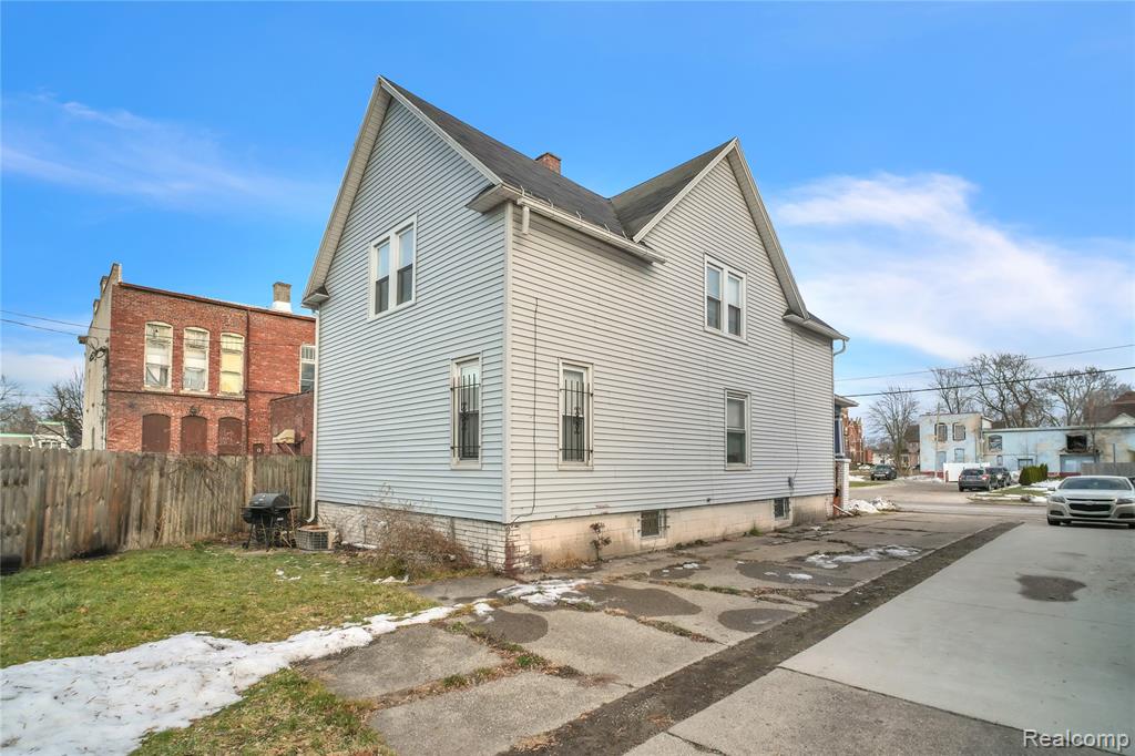 main property photo 31