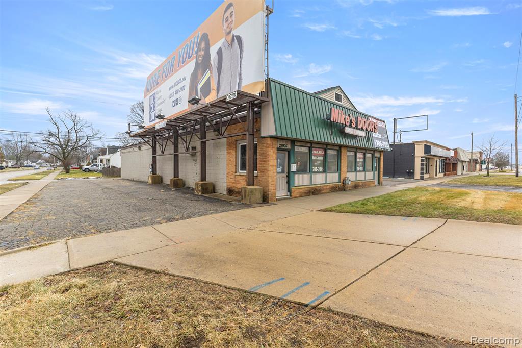 main property photo 35