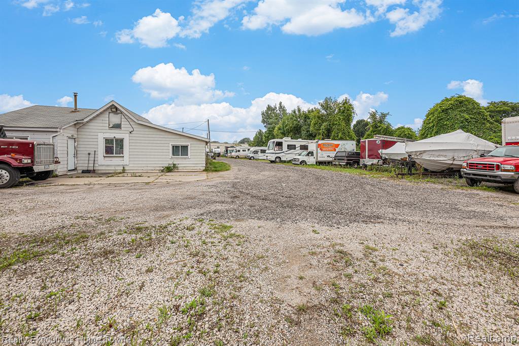 main property photo 13