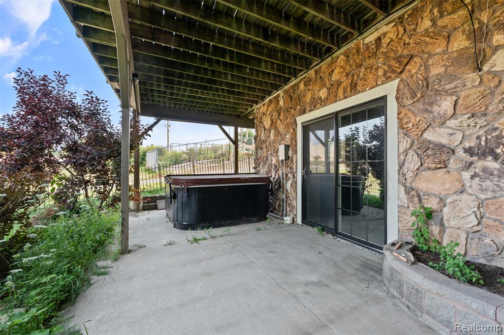 main property photo 37