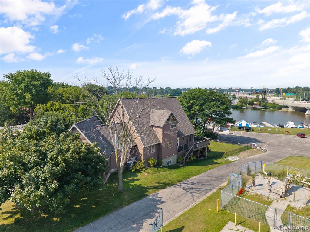main property photo 40