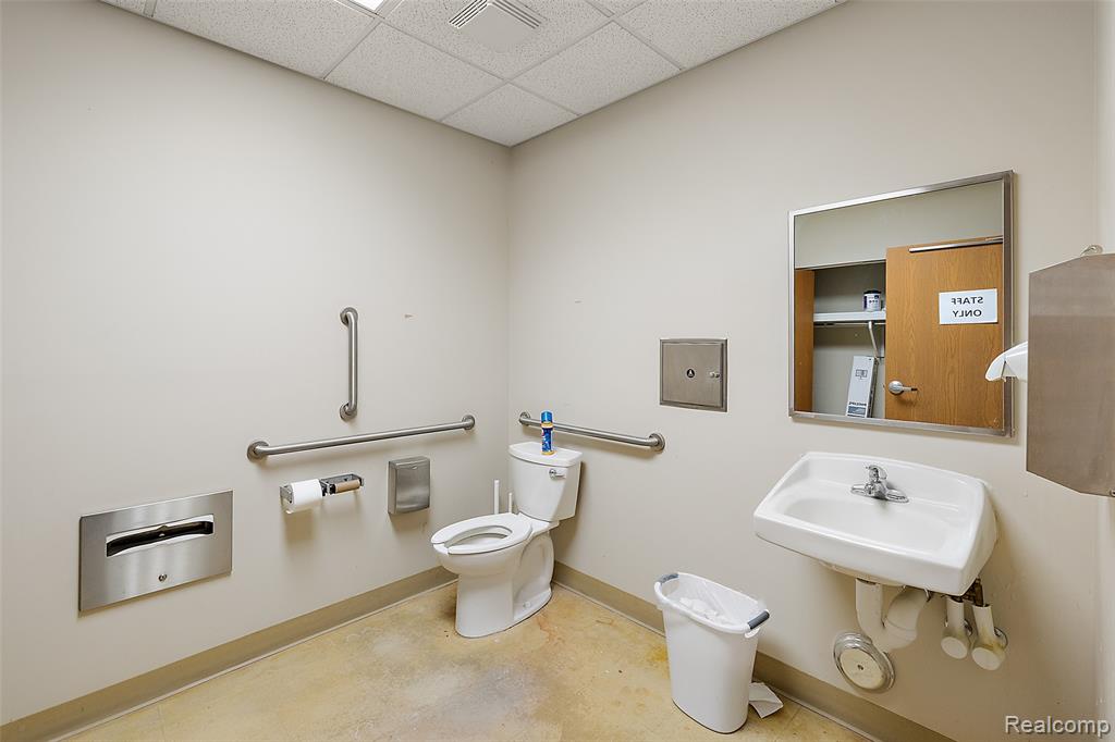 main property photo 75