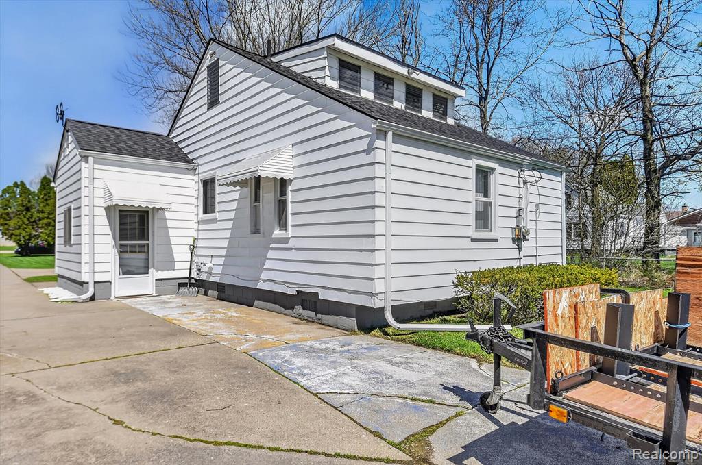 main property photo 23