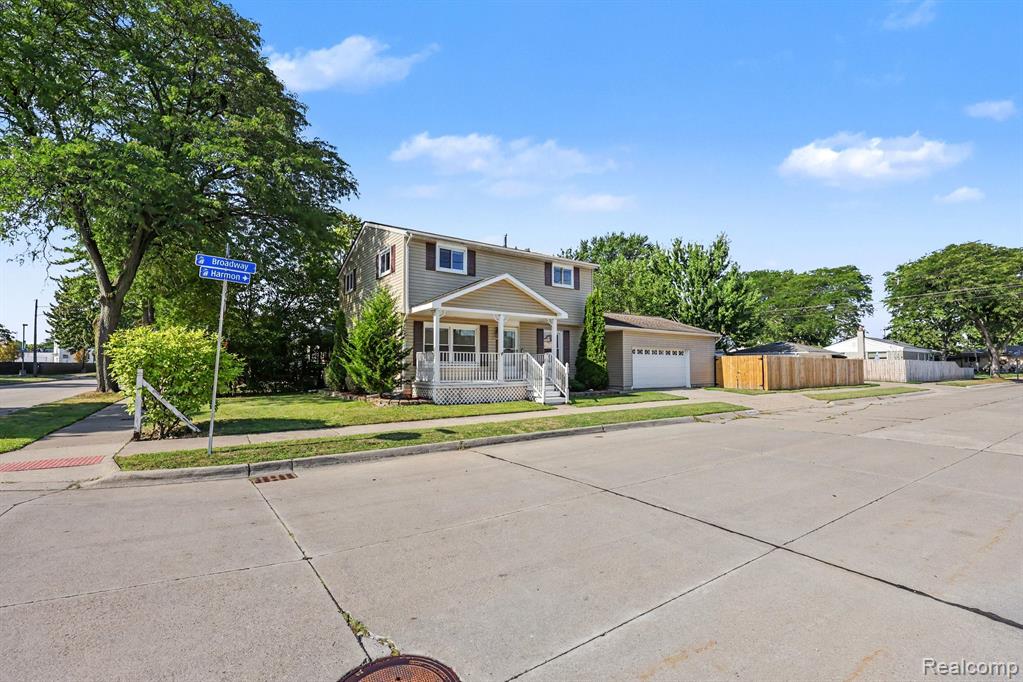 main property photo 28