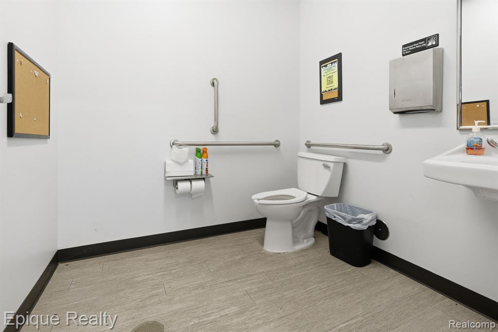 main property photo 13