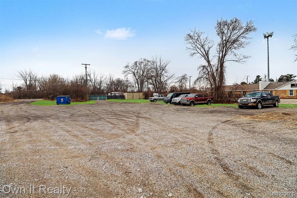 main property photo 34