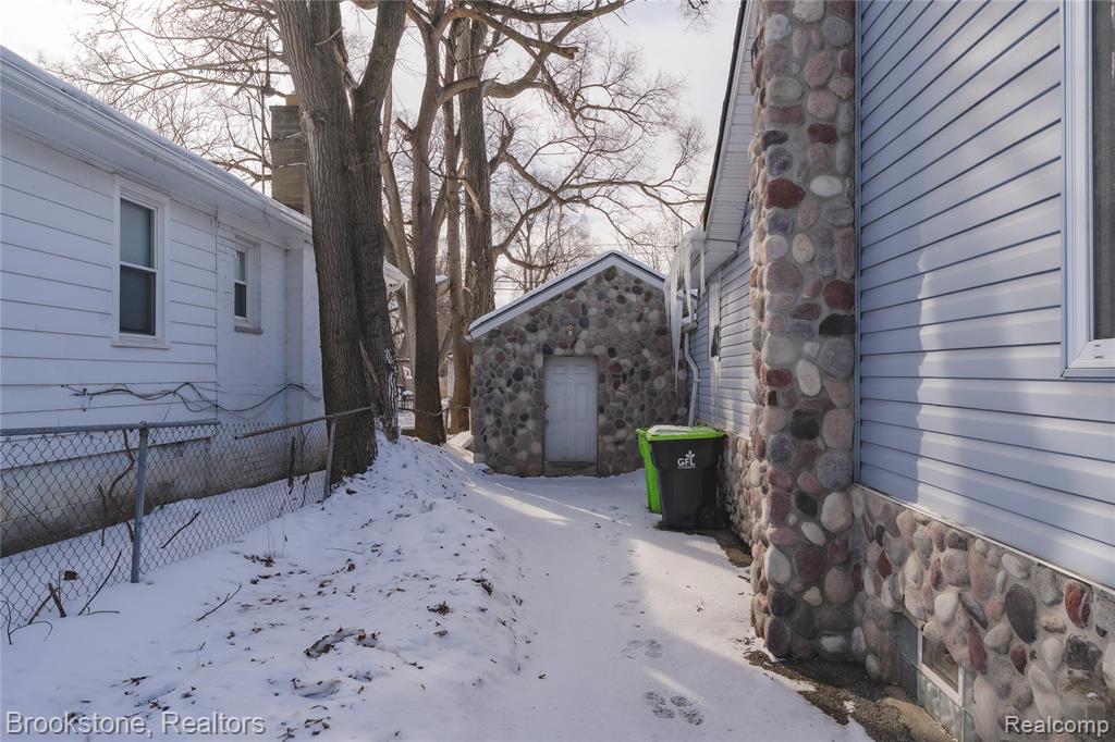 main property photo 33