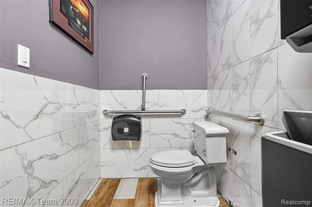 main property photo 25