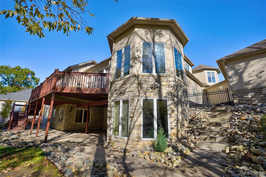 main property photo 28