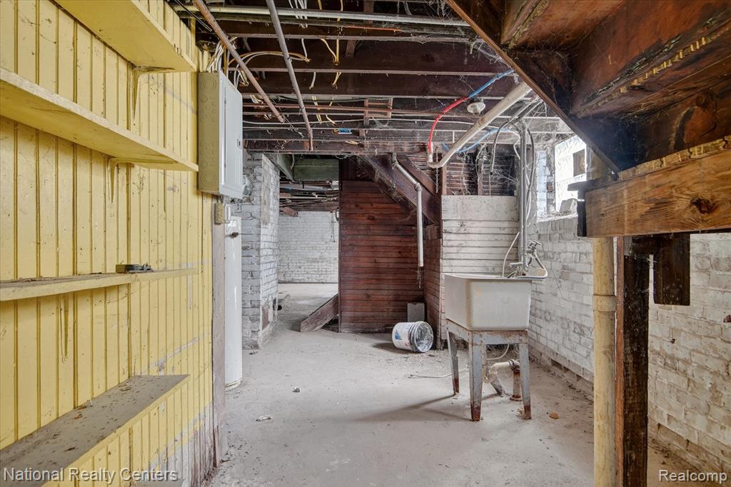main property photo 35
