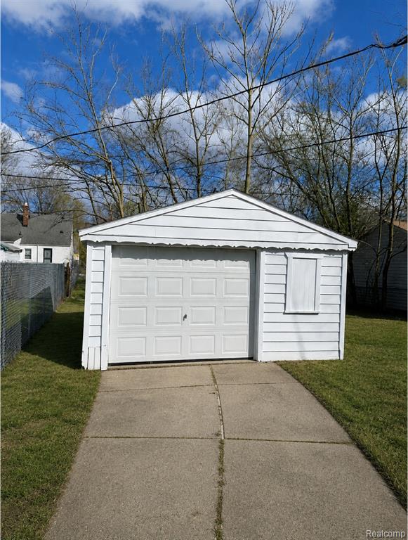 main property photo 13