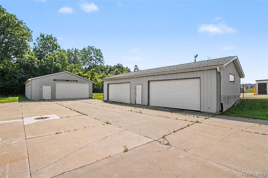 main property photo 13