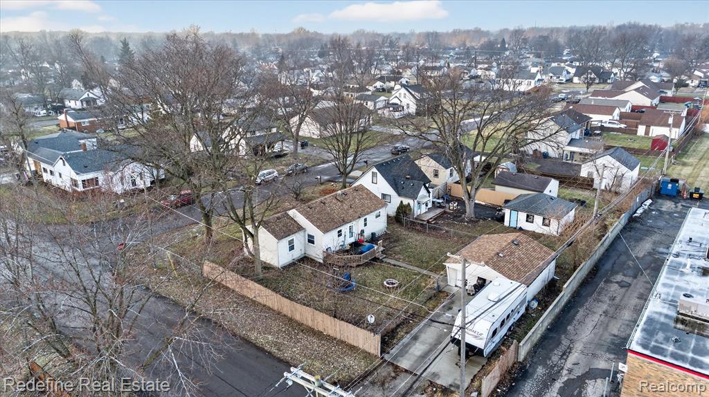 main property photo 28