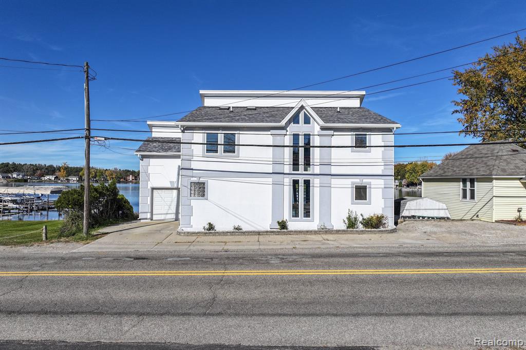 main property photo 28