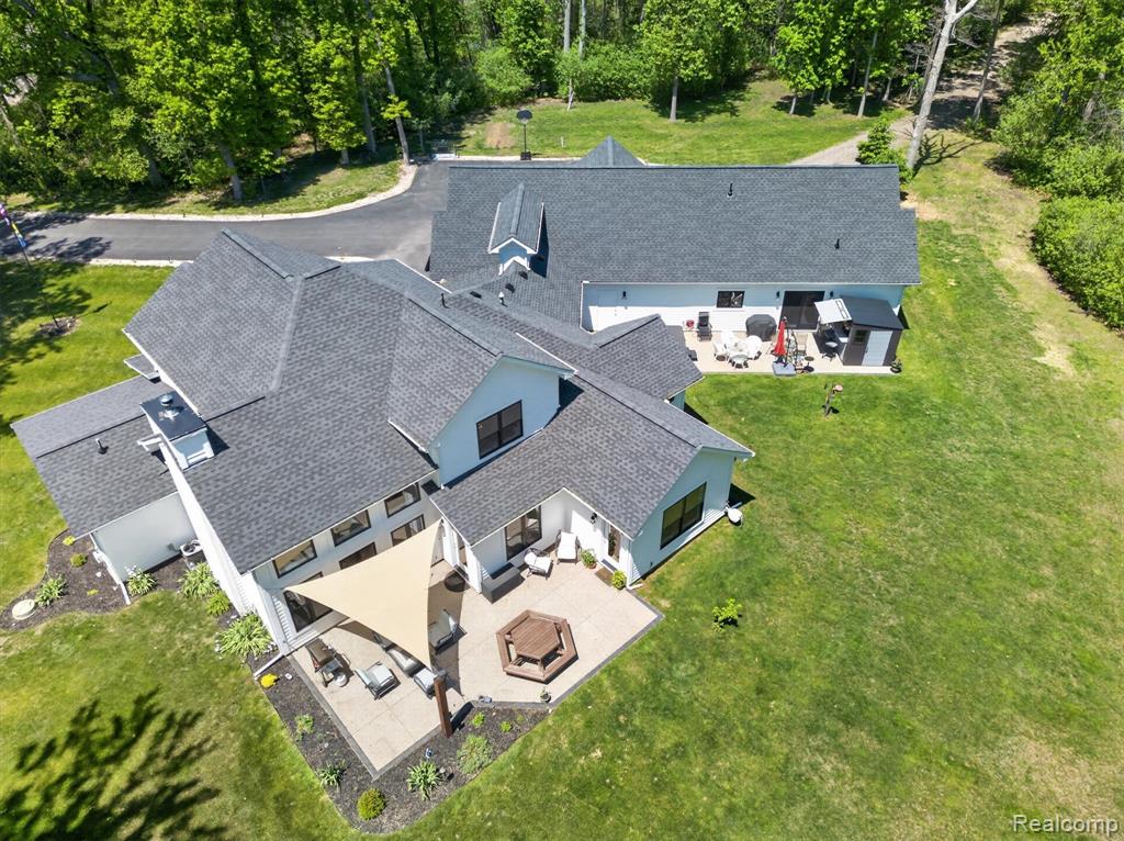 main property photo 9