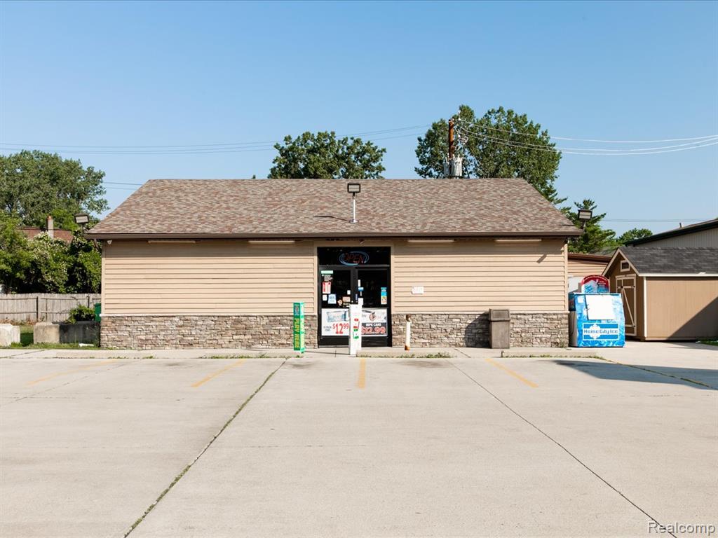 main property photo 8