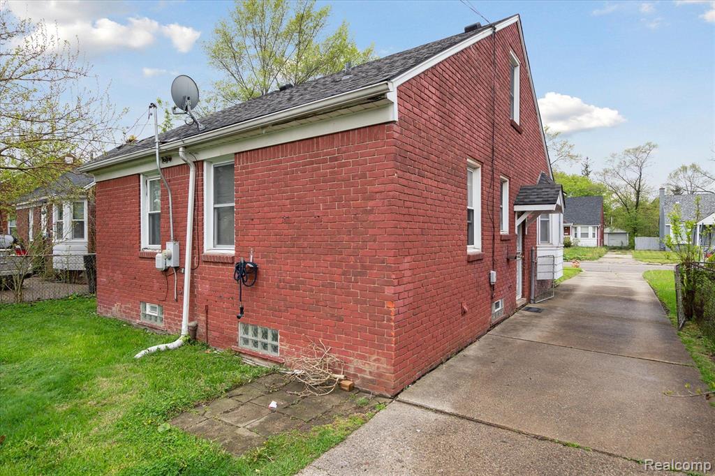 main property photo 25
