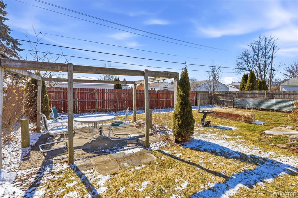 main property photo 25