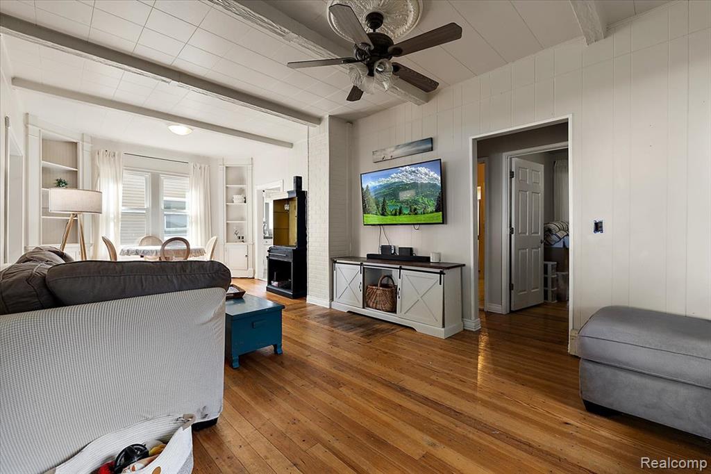 main property photo 16