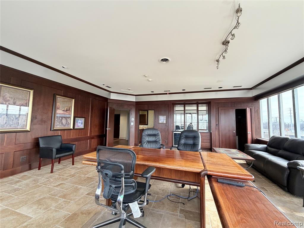 main property photo 0