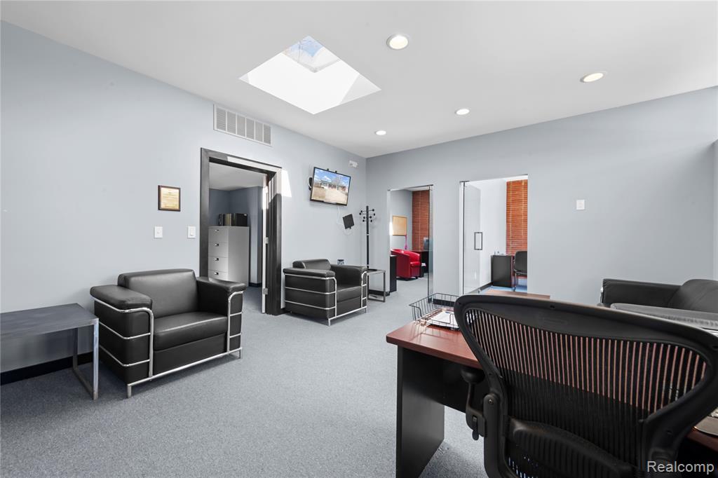main property photo 12