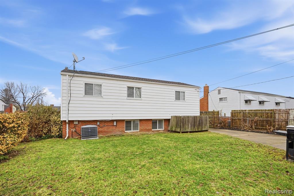 main property photo 30